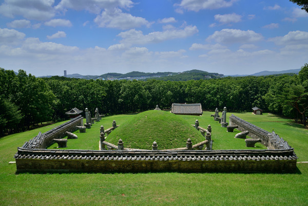 사진 - 건릉은 조선 제22대 왕 정조(正祖 1752~1800, 재위 1776~1800)와 부인 효의왕후(孝懿王后) 김씨(1753~1821)를 합장한 무덤이다.   ⓒ 문화재청