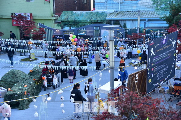가평군 조종면 아침마루 공원에서 보람 어린이집이 할로윈 프리마켓을 개최했다.